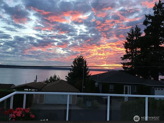 3rd image of 6119 Madrona Drive NE