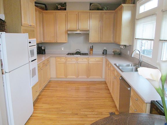 5th image of 61 N Jackson St Unit A