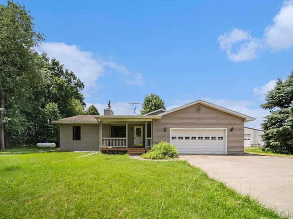13692 Upton Rd, Bath, MI 48808