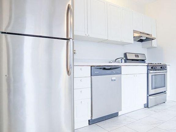2nd image of 3729 N Pine Grove Ave #407
