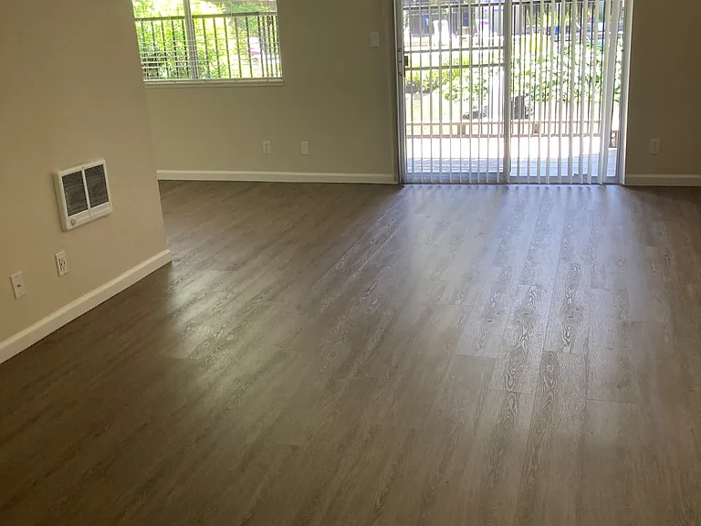 Riverdeck Apartments — Photo 19