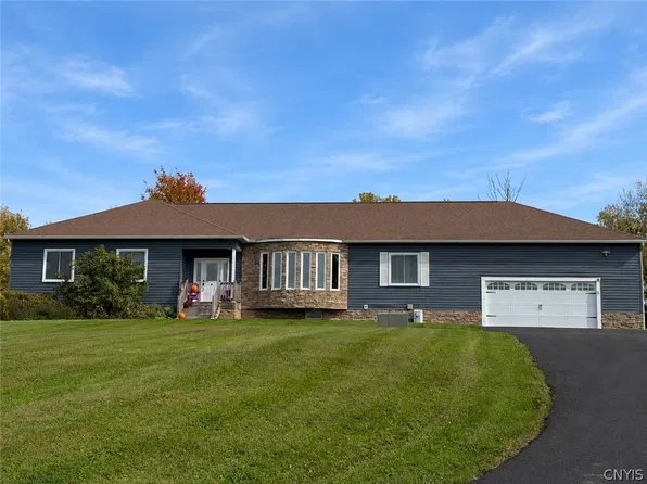 5042 Macclenthen Rd, Manlius, NY 13104