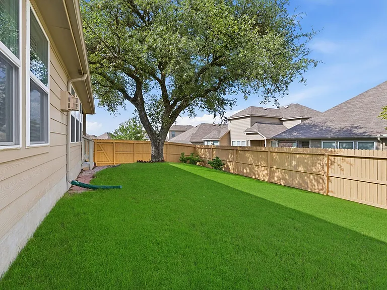 112 Braeburn — Photo 40