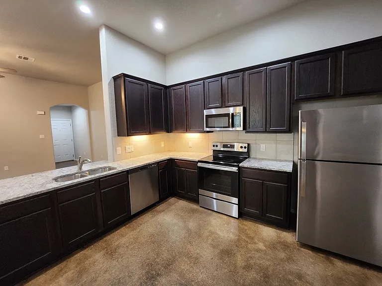 620 Heathers Way — Photo 3