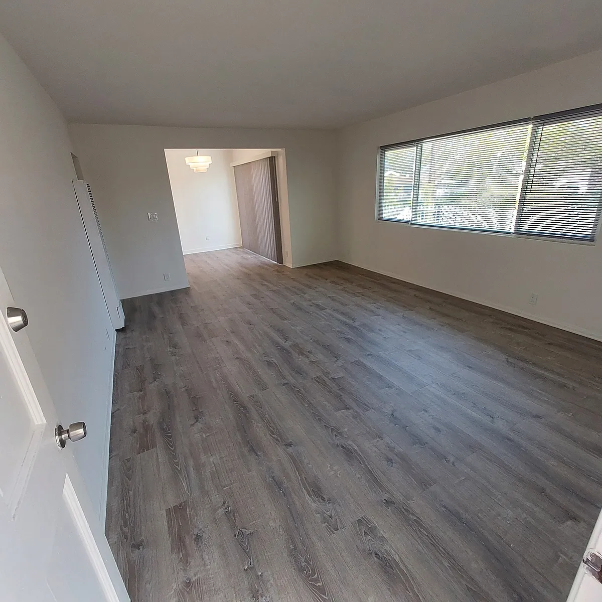 Entry/Living Room - 830 W Hamilton Ave #2