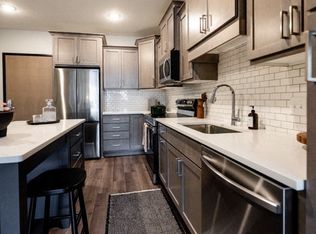 Alcott, Hopkins, MN 55343