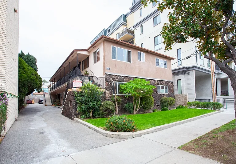 205 W Elk Ave #C — Photo 1