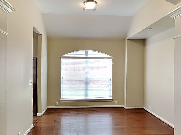 5th image of 8812 Sun Haven Ln