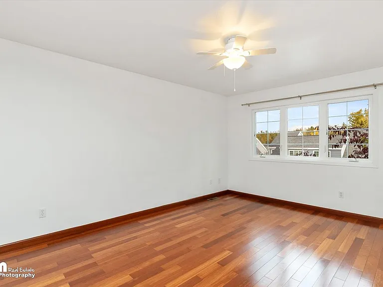 1831 Commodore Dr — Photo 7