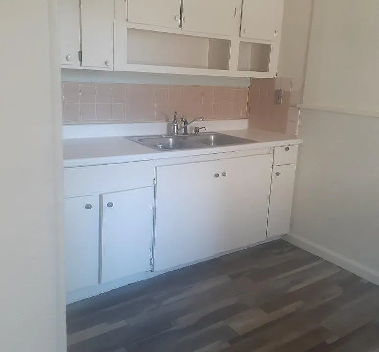 215 I St