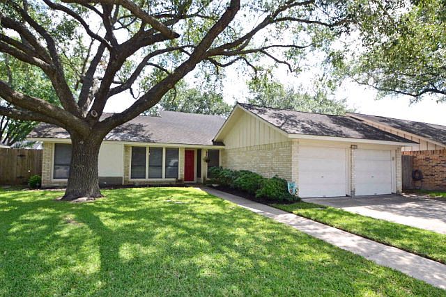 1st image of 202 Montezuma Dr