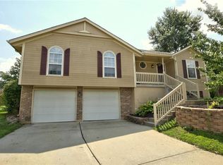 1221 Hampton Ct, Grain Valley, MO 64029