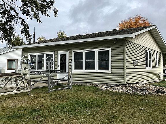 4th image of 32459 Haggstrom Dr