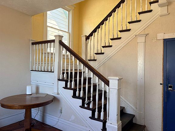 4th image of 208 Logan Ave #C