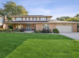 6645 Sheffield Ln, Willowbrook, IL 60527