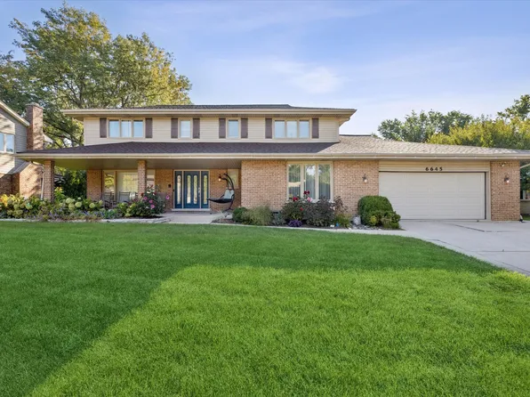 6645 Sheffield Ln, Willowbrook, IL 60527