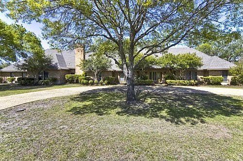 2nd image of 1041 Pecan Dr