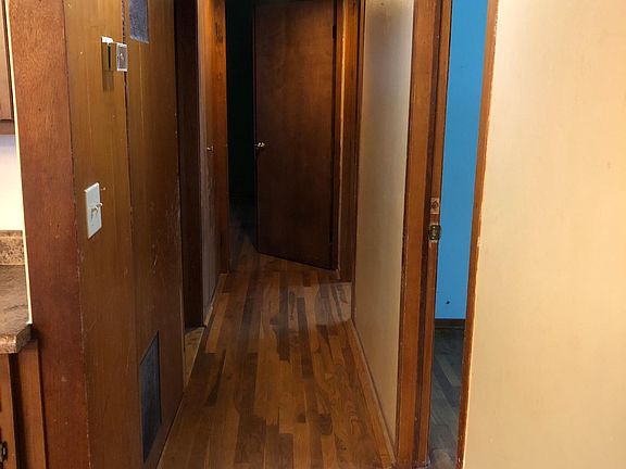 5th image of 303 Hillcrest Dr