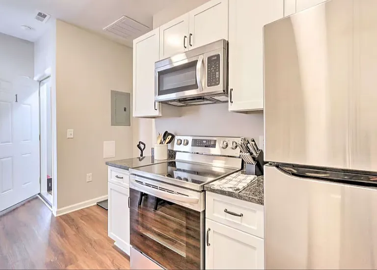 200 E Main St #1 — Photo 4
