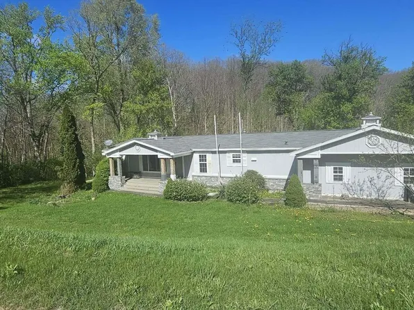 2348 Segwun Ave SE, Lowell, MI 49331