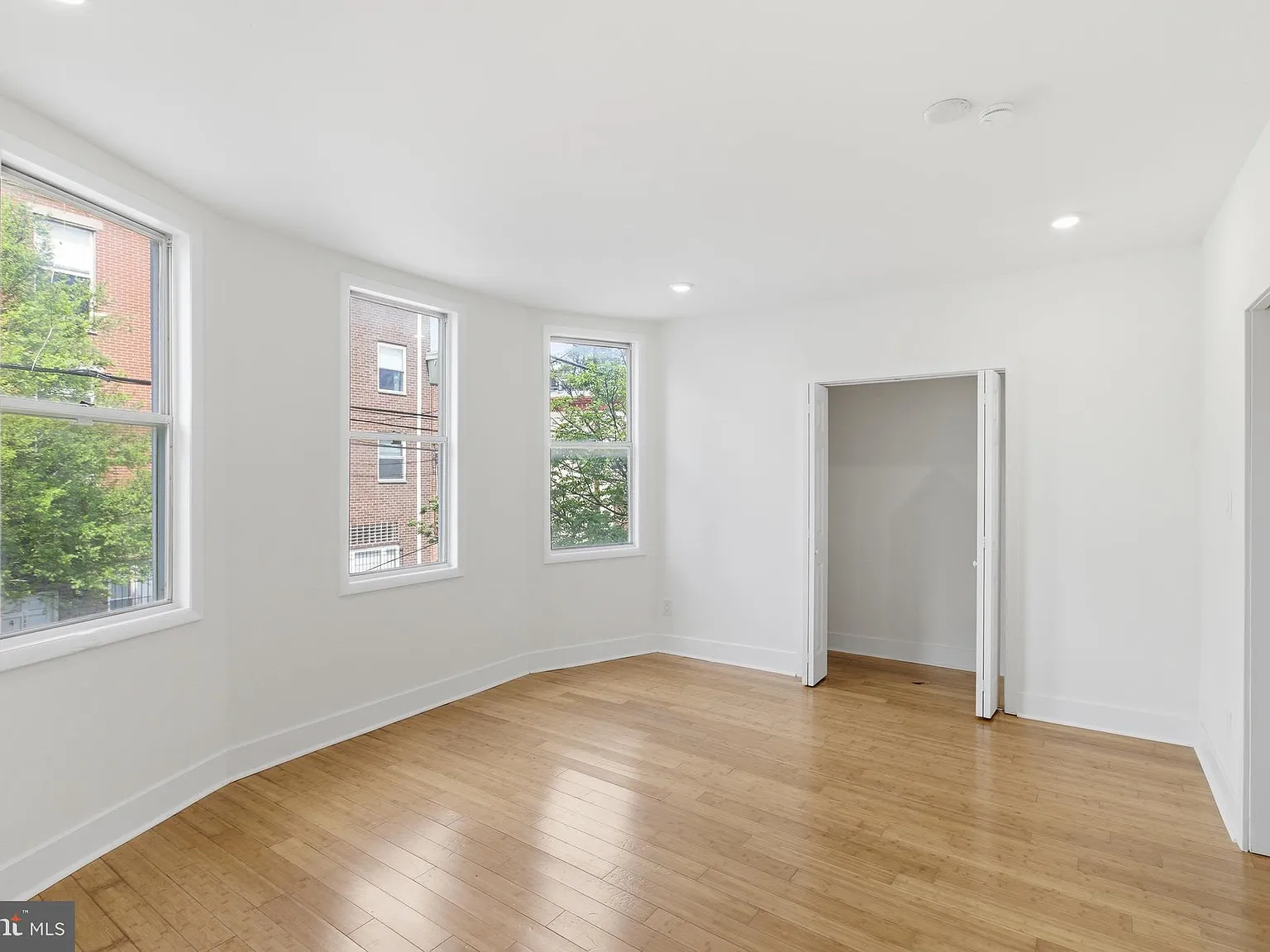 2 bed, 5656 sqft, $2,200 — Photo 4