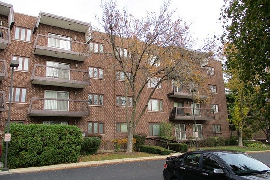 2nd image of 300 E Dundee Rd APT 203A