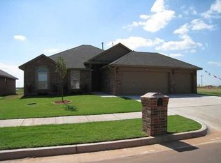 9005 Crooked Creek Ln, Moore, OK 73160