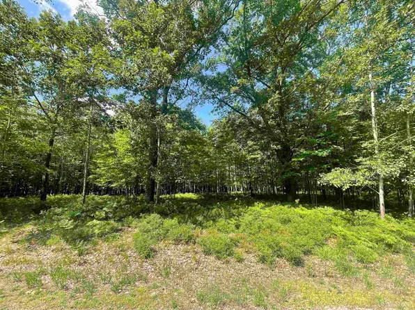 Royalton Dr, Gladstone, MI 49837