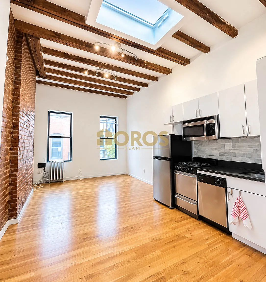 217 East Tenth Street — Photo 1