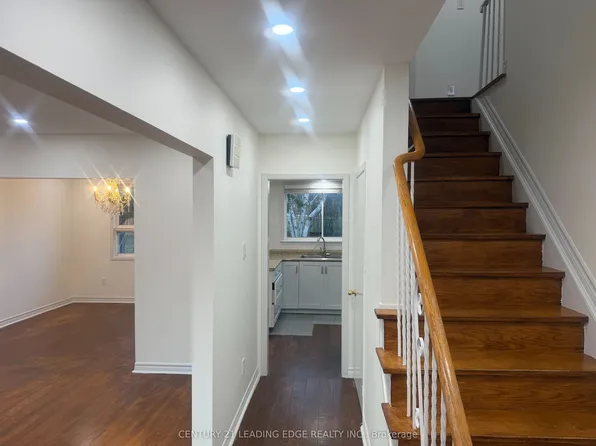 95 Willowridge Rd, Toronto, ON M9R 3Z5