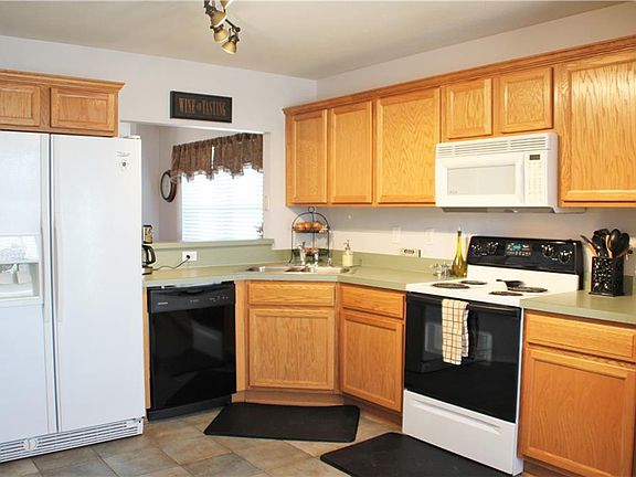 3rd image of 117 Chesterfield Cir
