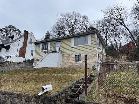 3rd image of 904 Greenbrier St