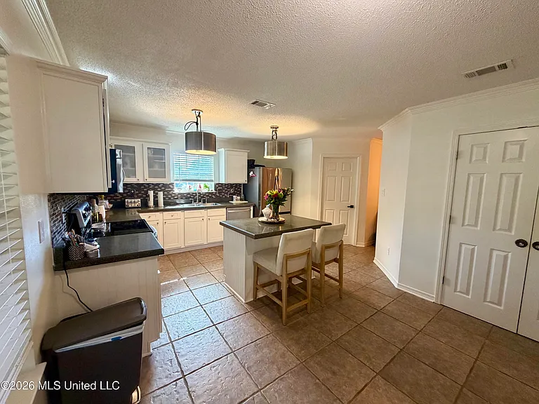 3406 Hermitage Ct — Photo 9