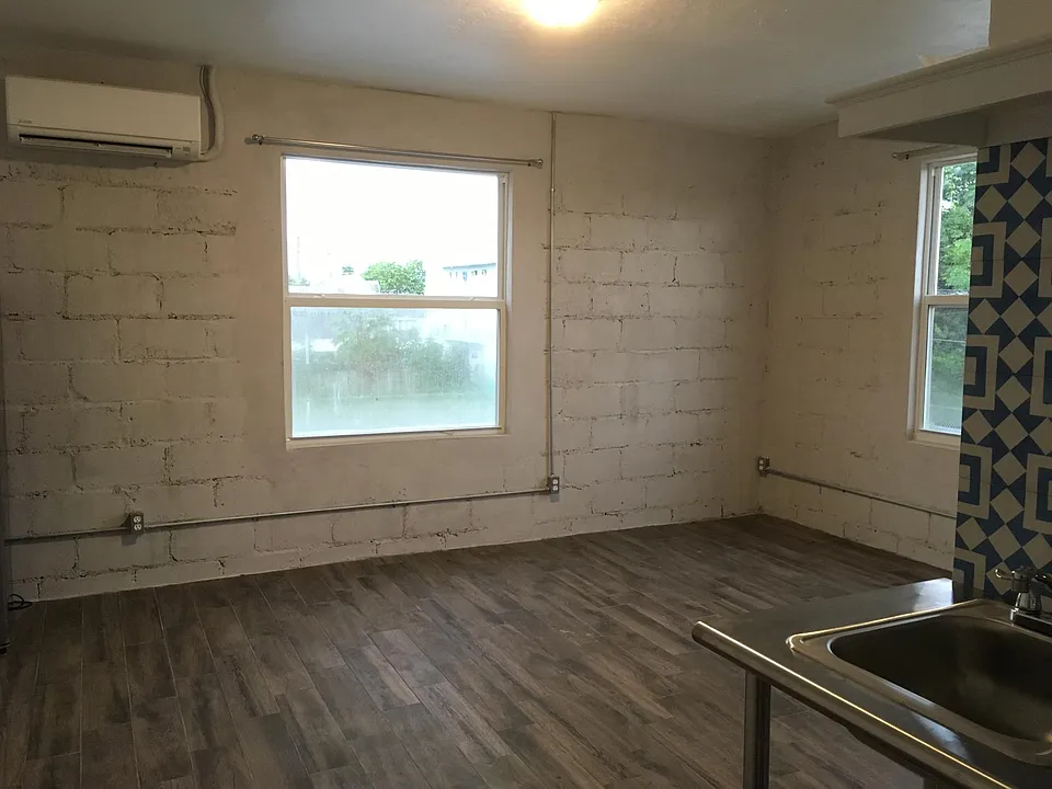 240 NW 8th Ave #5