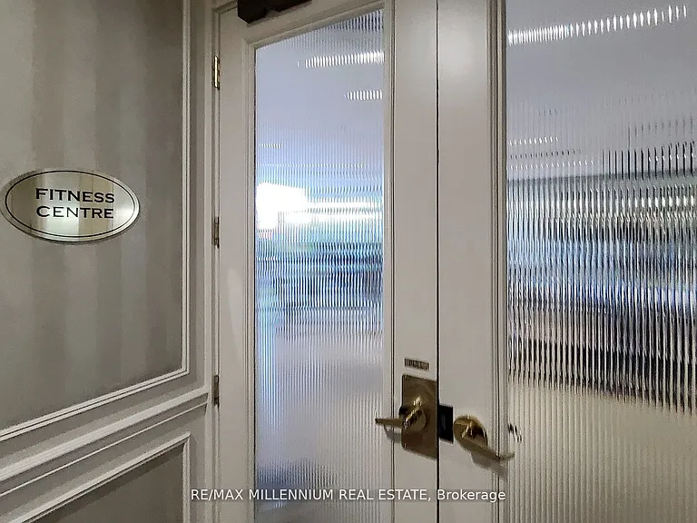 25 Kingsbridge Garden Cir #423 — Photo 28