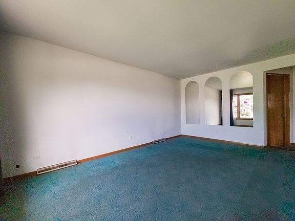 4th image of 8139 Mason Ave