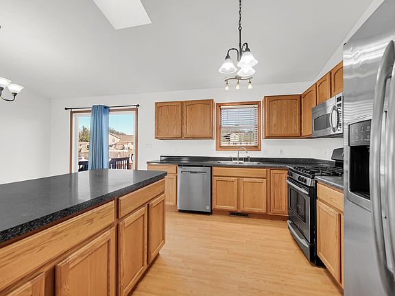 5th image of 17359 Camelot Dr