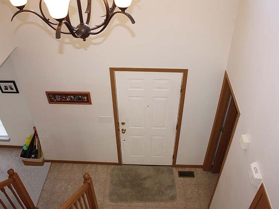 2nd image of 724 Lilly Landing Ln