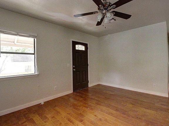 4th image of 206 E 31st St #C