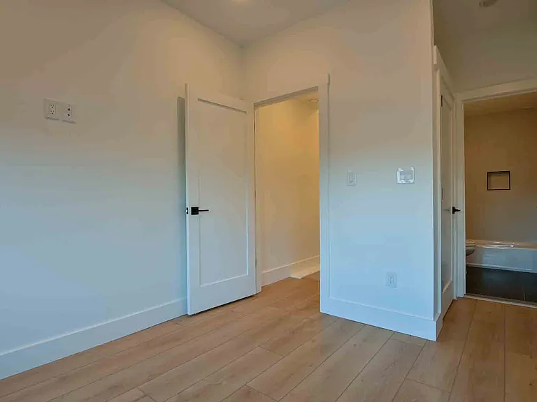 2641 4th St NE #1 — Photo 14