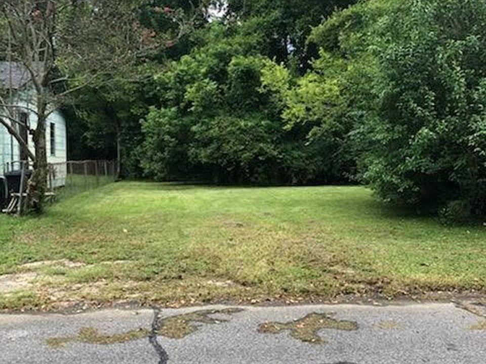 2nd image of 830 N 32nd St