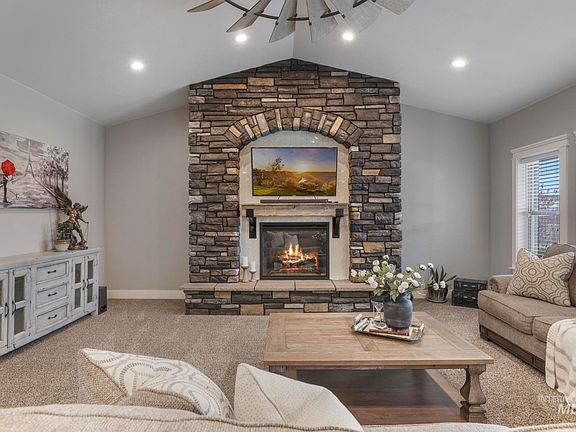 4th image of 115 Rosebud Dr