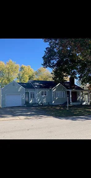 1409 Arlington Dr — Photo 1