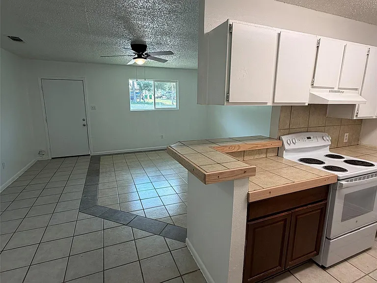 1301 Greenlawn Pkwy #A — Photo 2