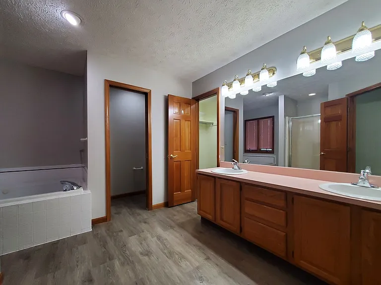 324 Redwood Blvd — Photo 18