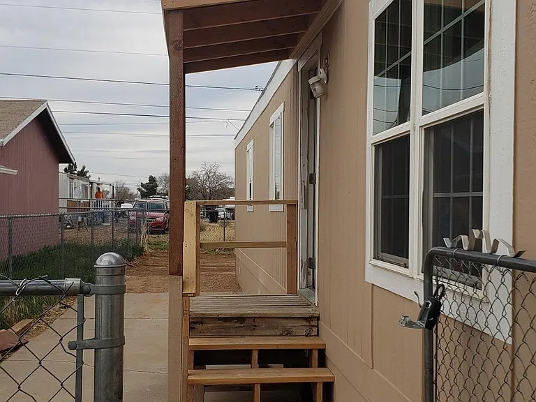 3203 E Hearne Ave — Photo 2