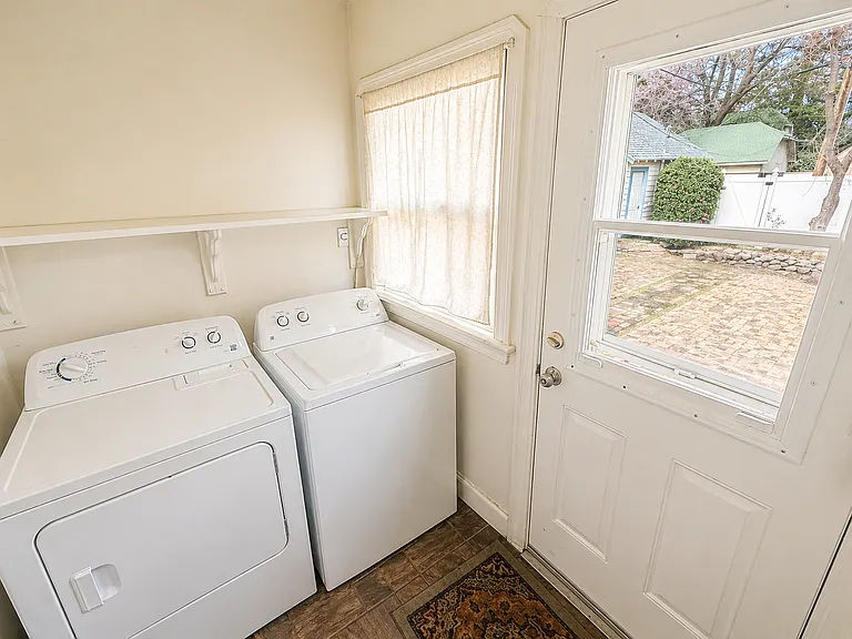 324 Mansion Ave — Photo 12