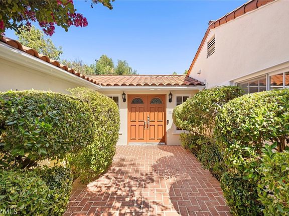 2nd image of 5220 Collier Pl