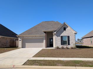 200 Yellowfin Ln, Youngsville, LA 70592