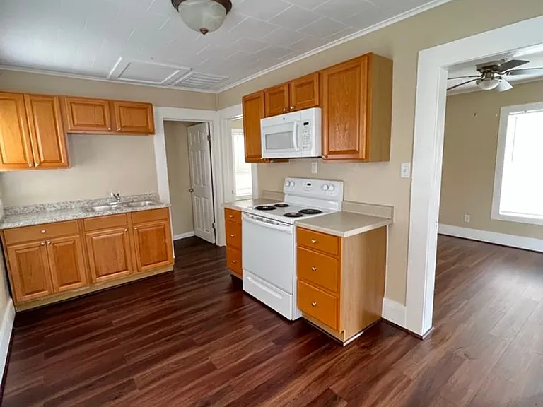 7213/7217 Terrell — Photo 2